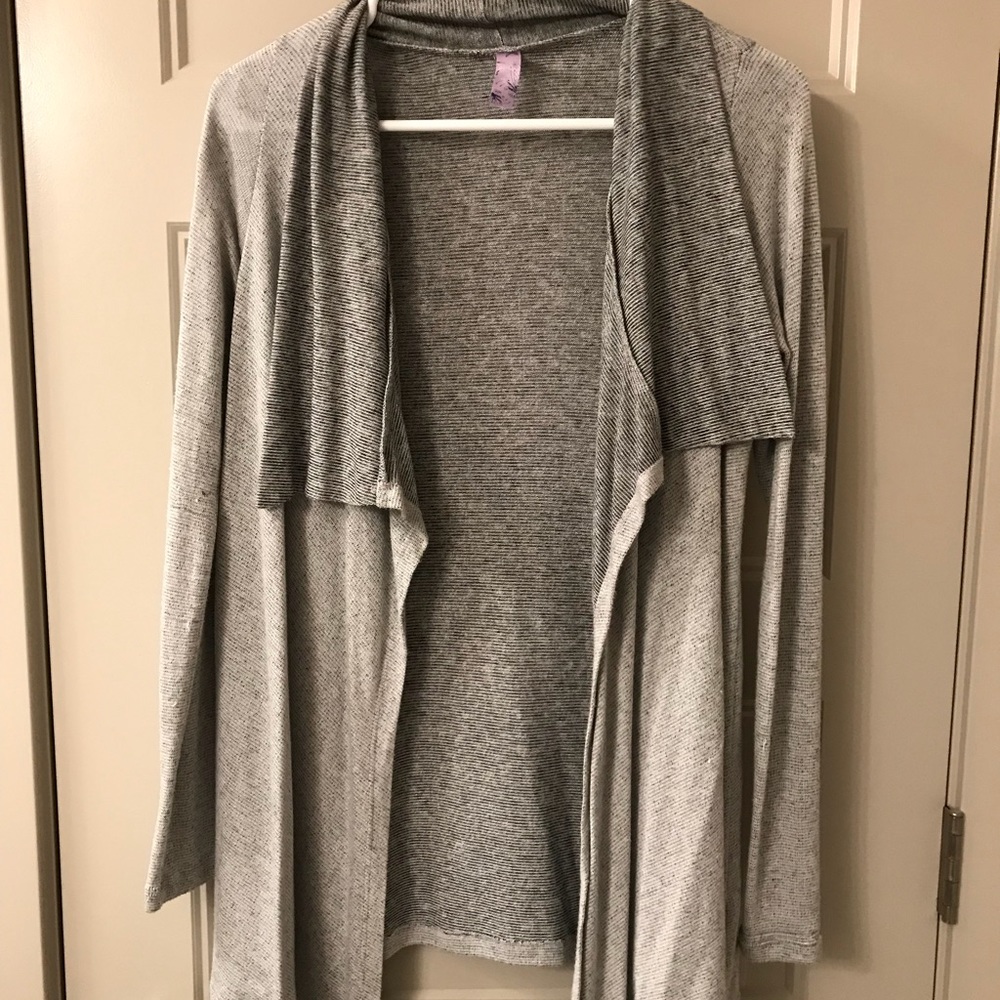 Lightweight open sweater